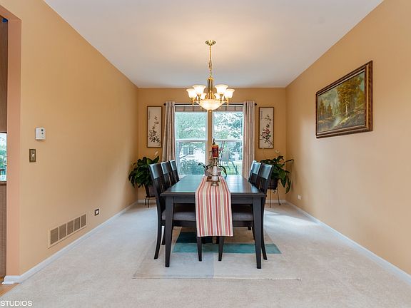 4th image of 24665 Woodstock Dr