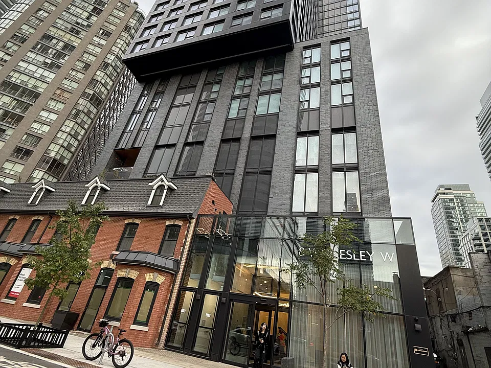 8 Wellesley St W #LP08