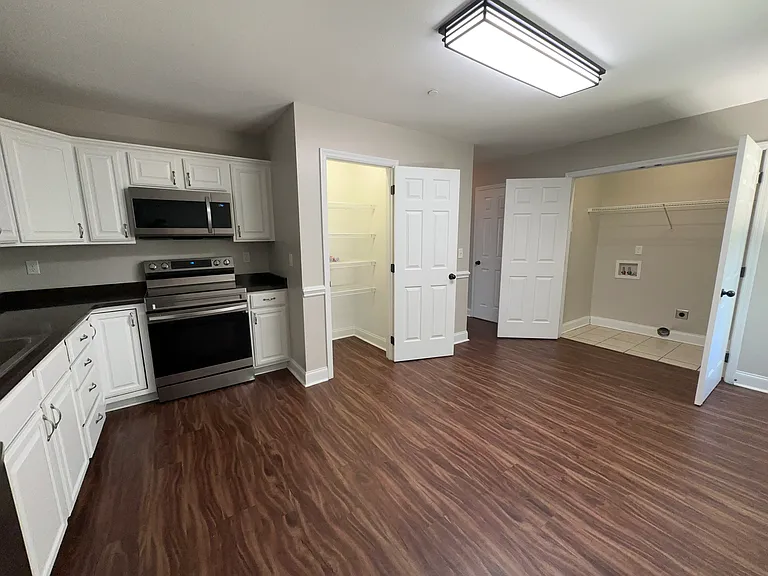 1126 Maple Tree Ln — Photo 5