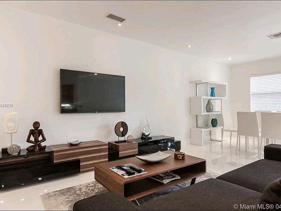 2nd image of 360 190th St