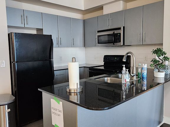 4th image of 12 Yonge St #2101