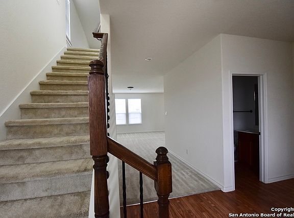 3rd image of 1427 Hawk Ct
