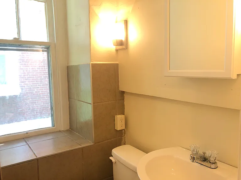1842 Market St #1 — Photo 3