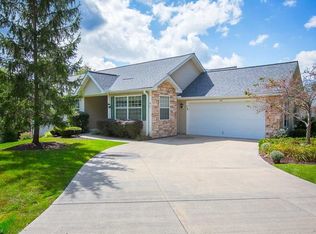 901 Grand View Ln, Aurora, OH 44202