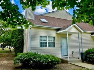 7 Woodlake Dr, Middletown, NY 10940