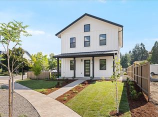 390 Briscoe Pl, Ashland, OR 97520