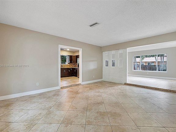 5th image of 420 SW 54th Ave