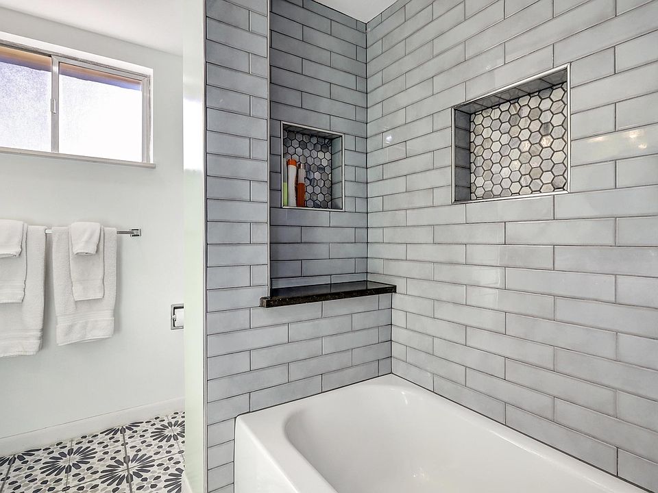 1st image of 4707 Marquette Ave NE #4707