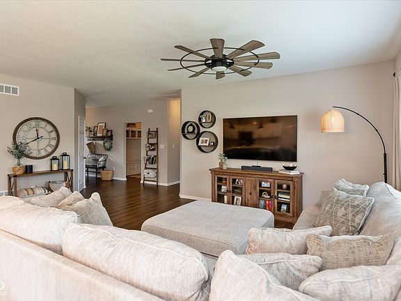 5th image of 12252 Meyers Pl