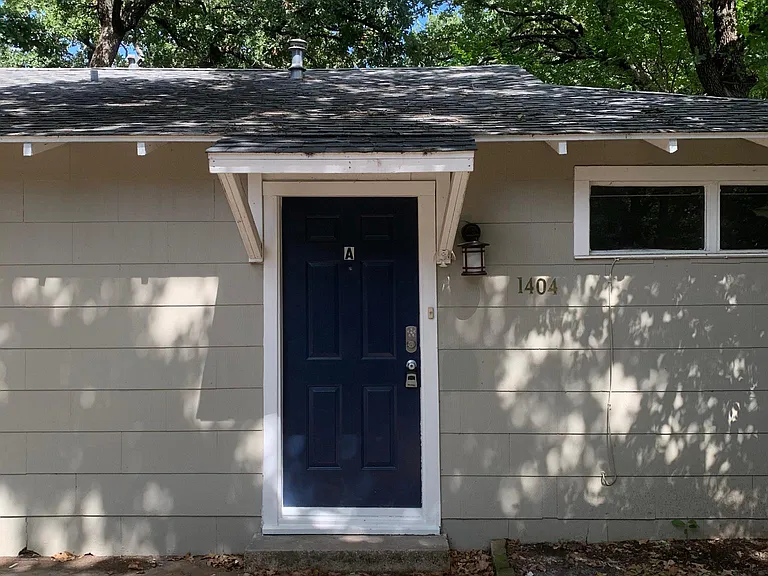 1404 Margie St — Photo 1