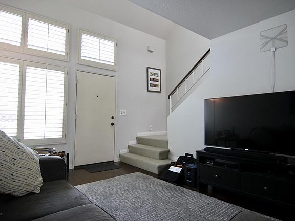 4th image of 170 N Sierra Bonita Ave APT 9