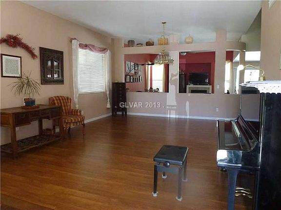 3rd image of 25 E Bighorn Station St
