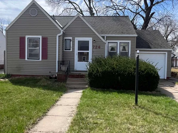 724 E 5th St, Hastings, NE 68901