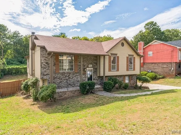 6828 Cherokee Dr, Fairfield, AL 35064