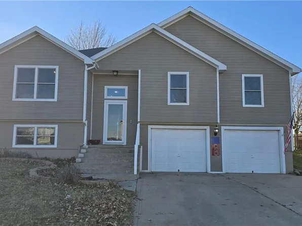 909 Rosewood Dr, Cameron, MO 64429