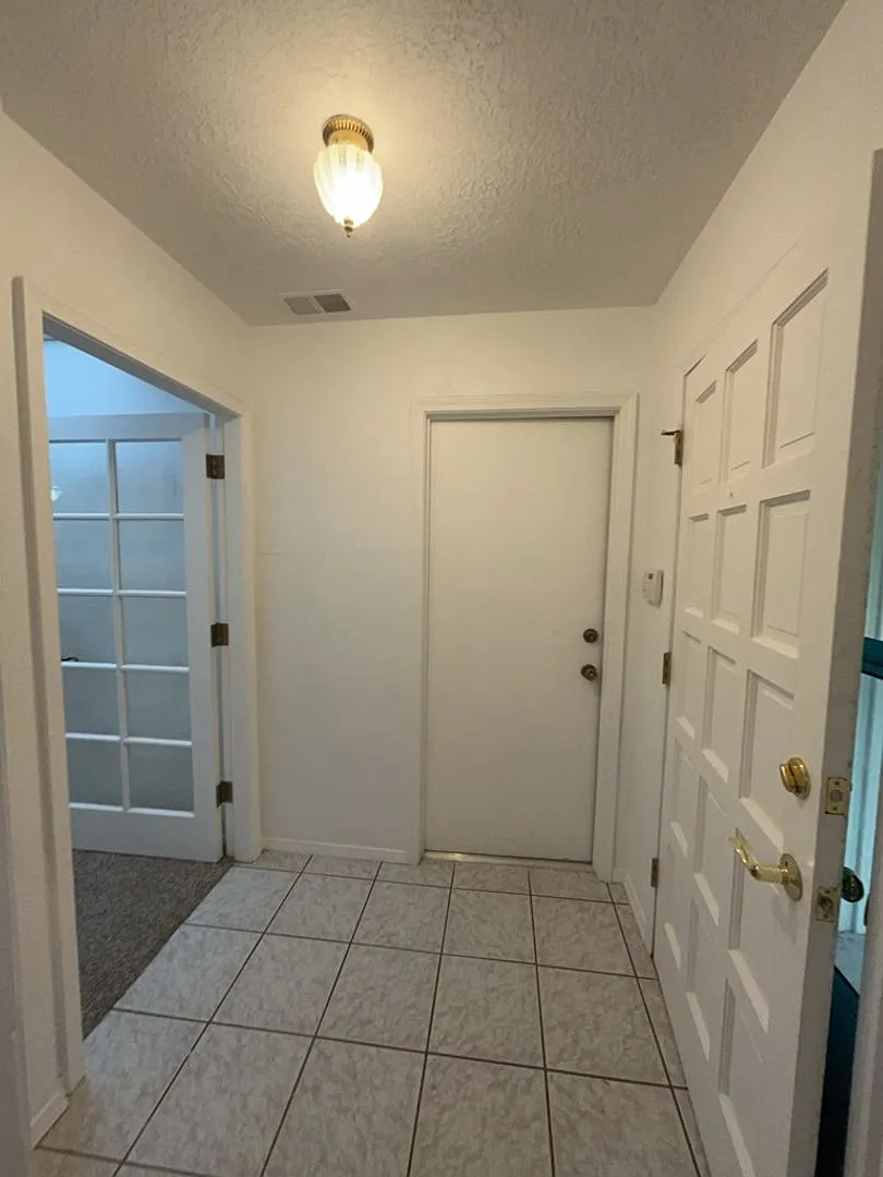 3 Bedroom, 2 Bathroom Home! Schedule a Showing! — Photo 4
