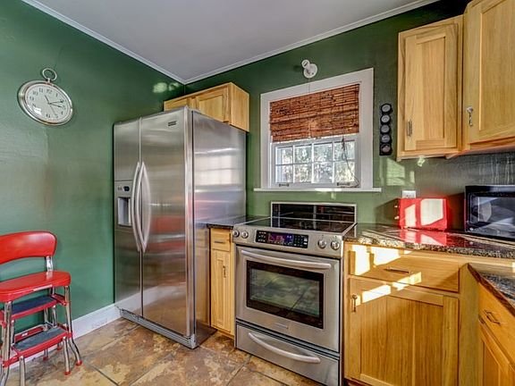 5th image of 1013 Graves Ave