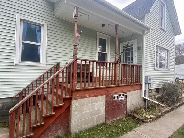 217 10th St, Manistee, MI 49660
