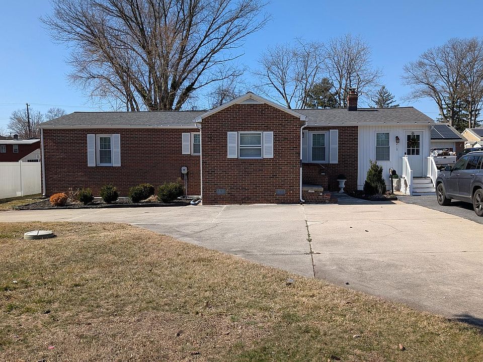 1st image of 210 W Forestview Ave