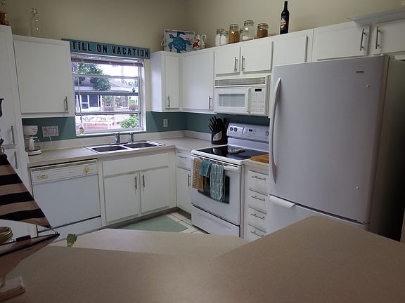 Kitchen with Breakfast Bar
