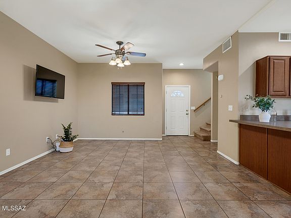 4th image of 3047 N Estrella Ave