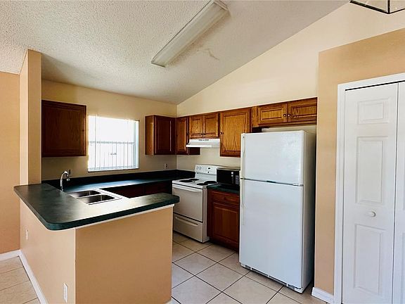 5th image of 2229 Santa Lucia St