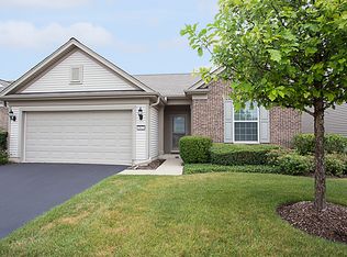 2822 Beacon Point Cir, Elgin, IL 60124