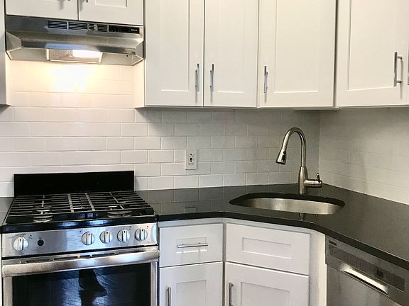 5th image of 391 Park Pl APT 4R