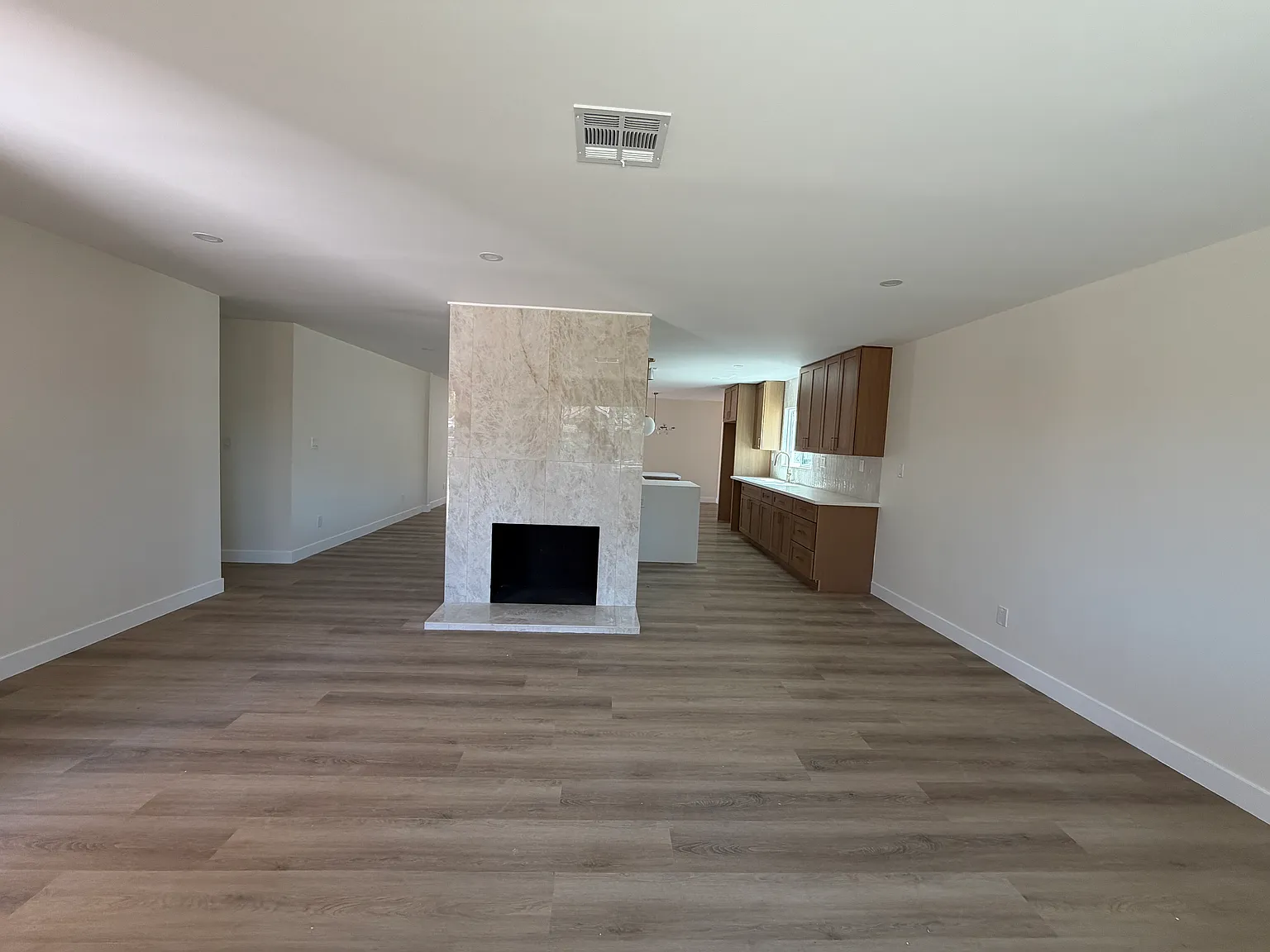 4 bed, 1900 sqft, $3,999 — Photo 2