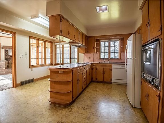5th image of 1628 McDowell St