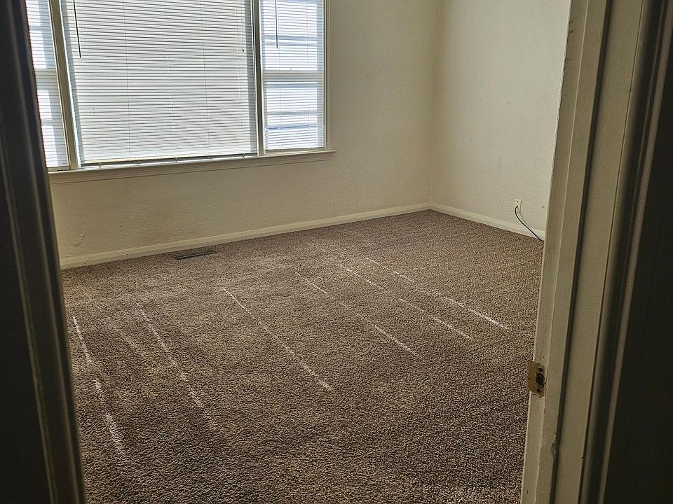 2nd image of 520 Orchard St