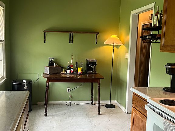 925 Arizona Dining Area