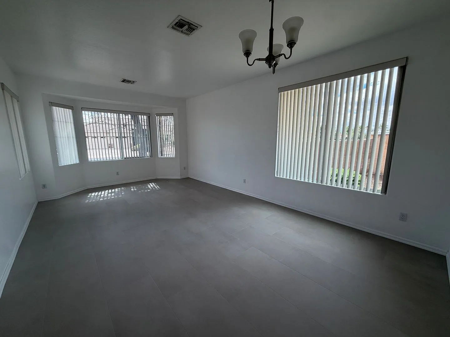 4 bed, 2.0 bath, 2072 sqft, $2,500 — Photo 3