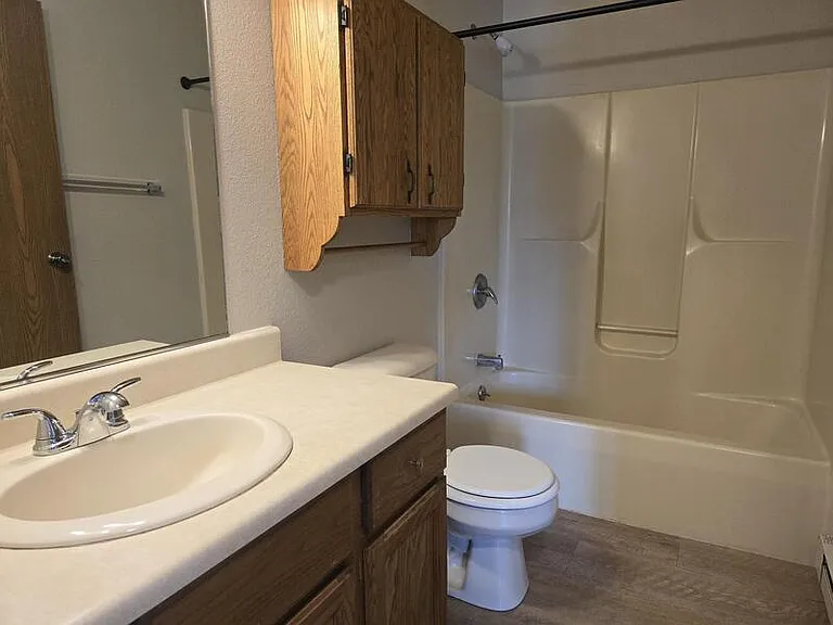 230 Robbins St #5 — Photo 8