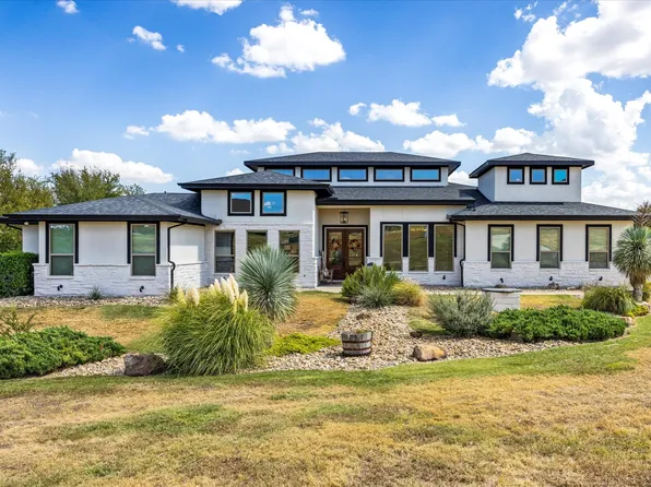 145 Tres Vistas Ct, Cresson, TX 76035