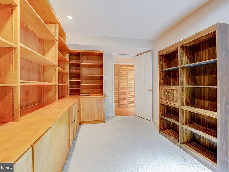 9548 Fox Hollow Dr — Photo 37