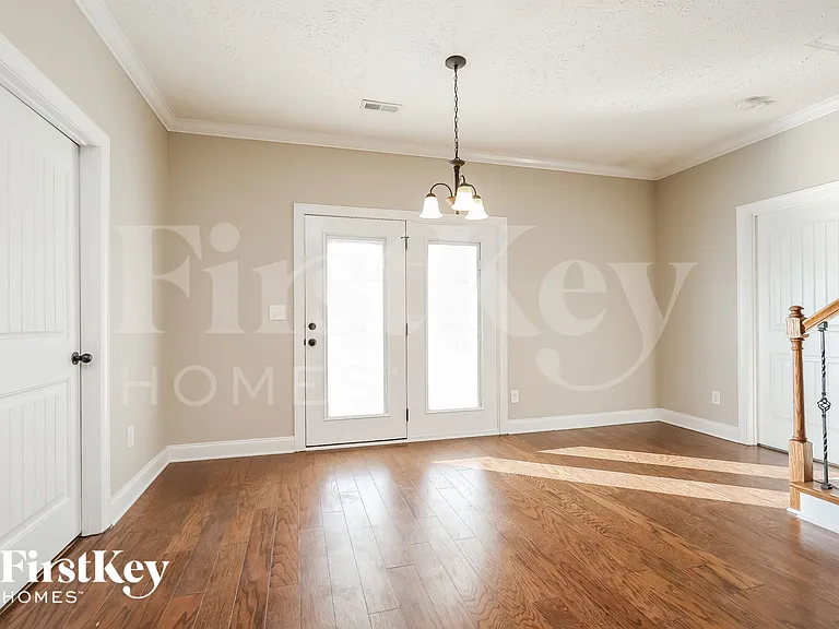 1032 Henry Place Blvd — Photo 5