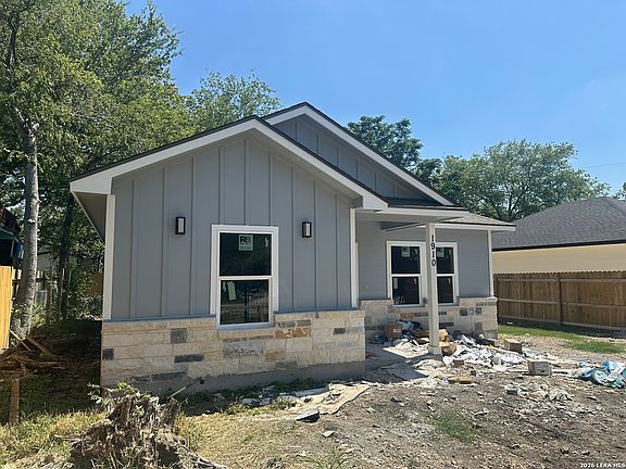 2nd image of 1910 Lennon Ave