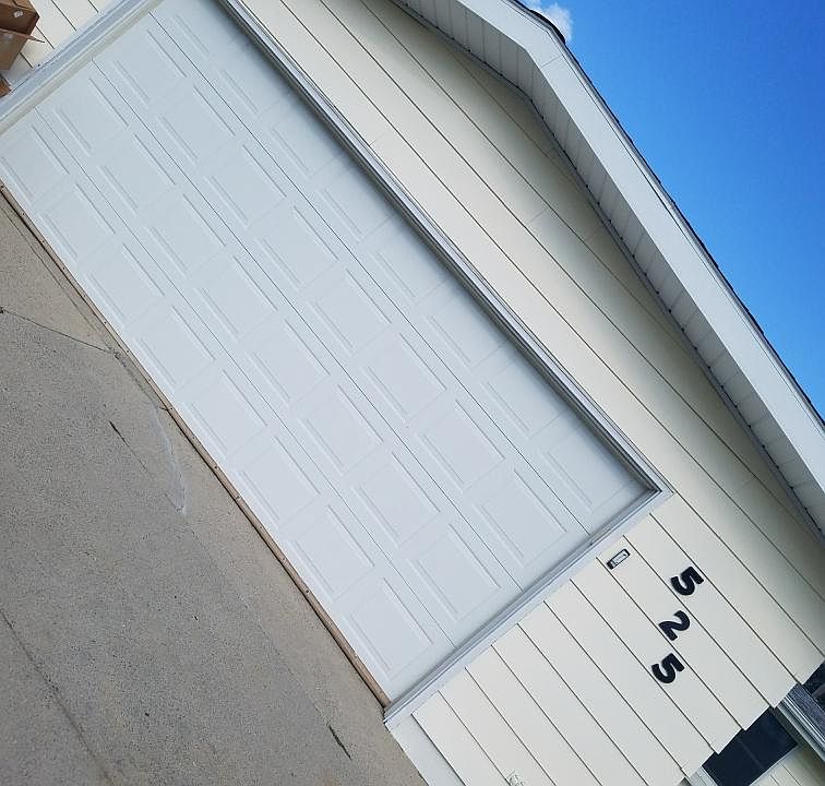 1st image of 525 N 15th St E
