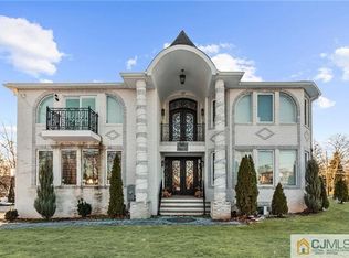 2 Farmhaven Ave, Edison, NJ 08820