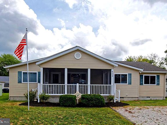 3rd image of 603 Laurel Ct