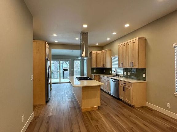 4th image of 104A W Cleveland Cir