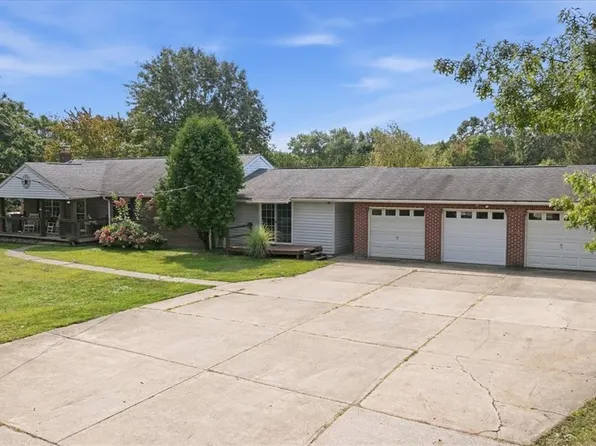 130 Fobes Dr, Clinton, PA 15026
