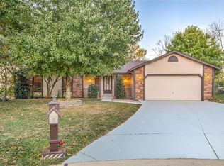 33 Graystone Ct, Saint Charles, MO