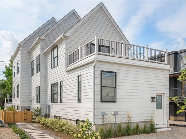 60 Franklin St #2, Somerville, MA 02145