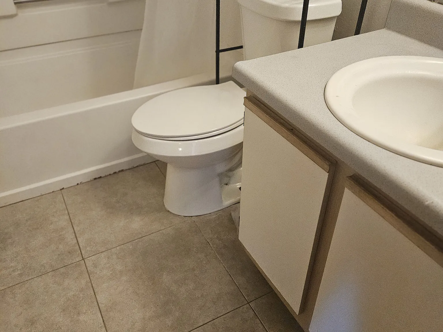 3 bed, 1200 sqft, $1,600 — Photo 2