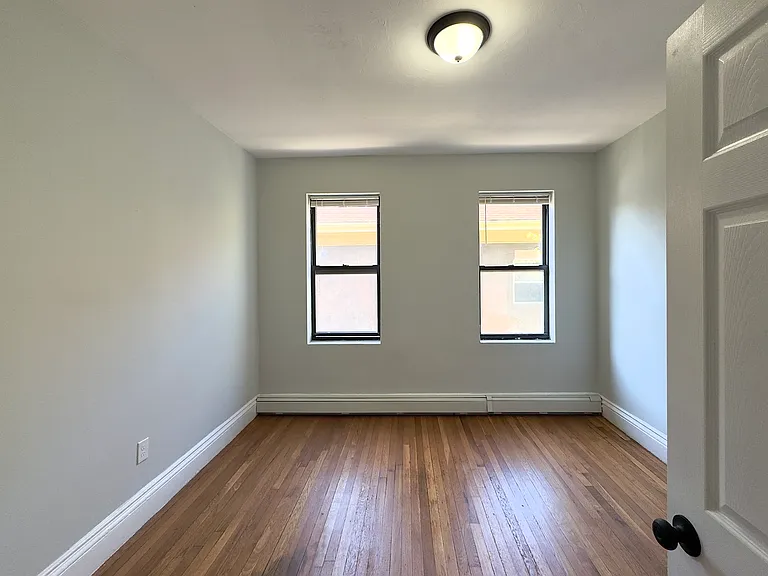 16 Charlotte St #2L — Photo 11