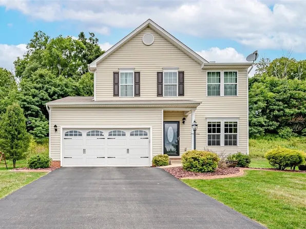 11821 Beacon Dr, North Huntingdon, PA 15642