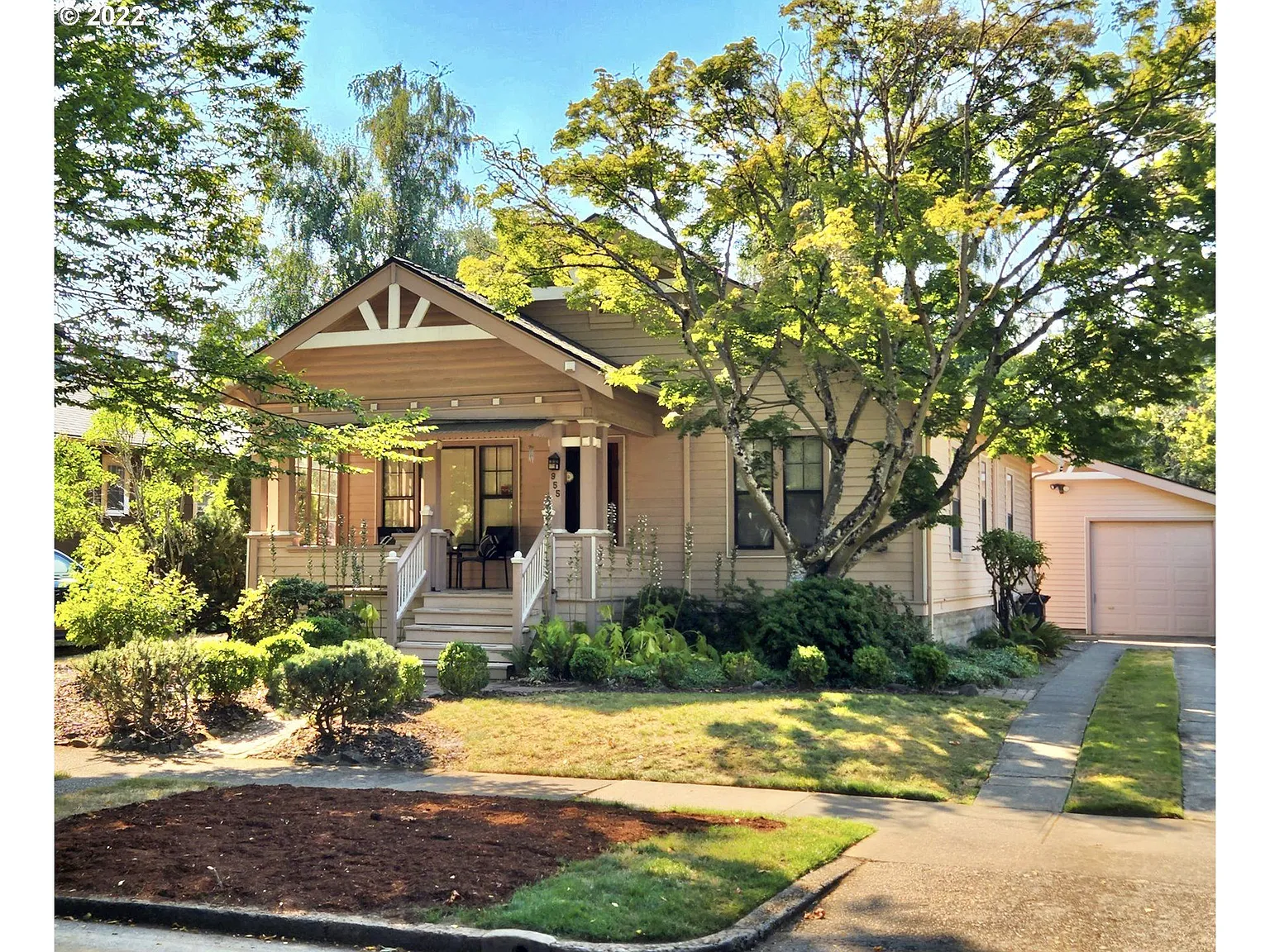 955 16th St NE photo 1