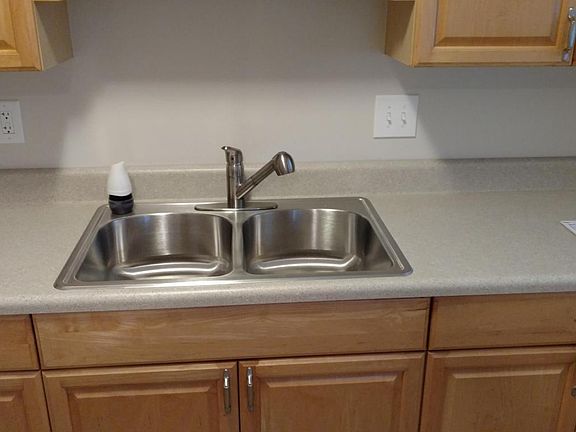 3rd image of 525 E Lincoln Ave